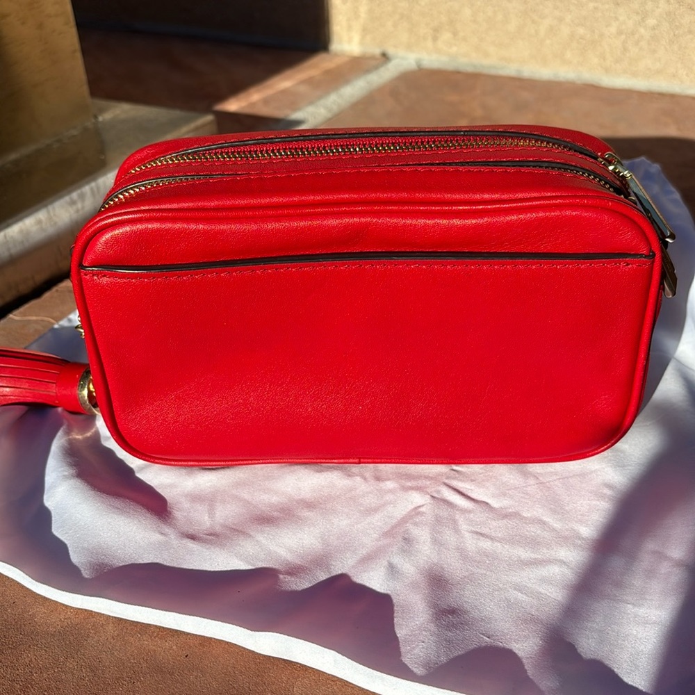 EUC❣️ MICHAEL KORS Red Studded 2 way leather camera crossbody or clutch ♥️♥️ - Picture 4 of 15